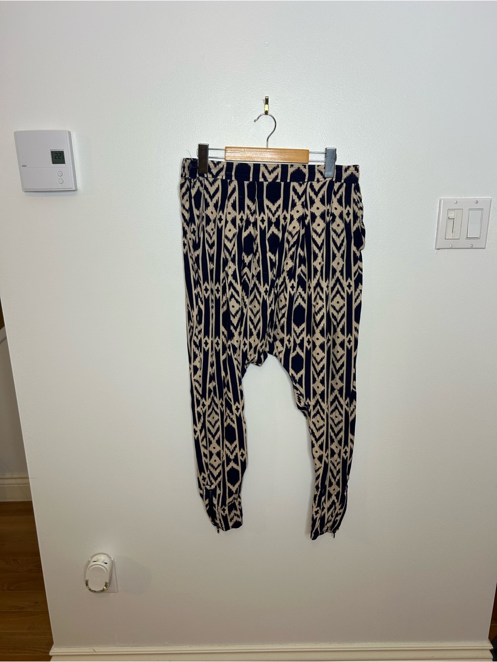 Forever 21 Navy and Beige Aztec Print Jinny Pants❤️L